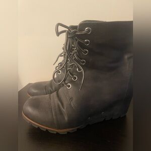 Grey wedge boots